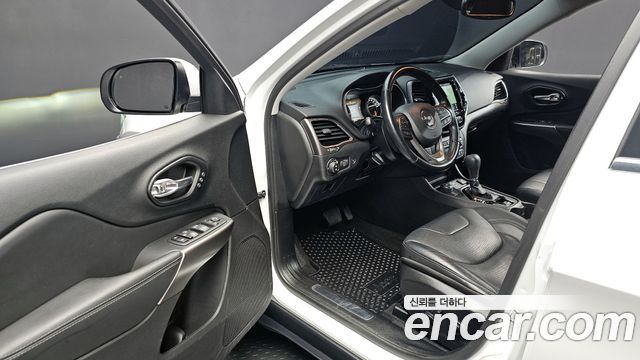Jeep Cherokee 2021 — photo 11