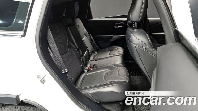 Jeep Cherokee 2021 — photo 12