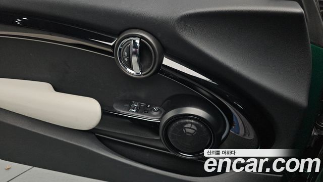 Mini Cooper 2023 — photo 17