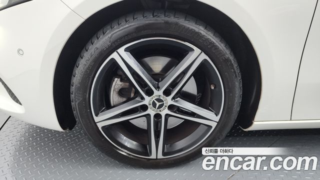Mercedes-Benz A-Class 2020 — photo 5