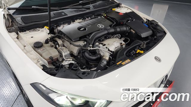 Mercedes-Benz A-Class 2020 — photo 6