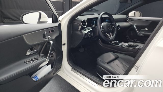 Mercedes-Benz A-Class 2020 — photo 10