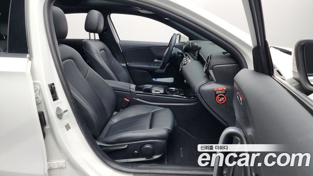 Mercedes-Benz A-Class 2020 — photo 11