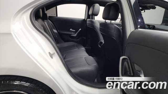 Mercedes-Benz A-Class 2020 — photo 12