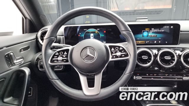 Mercedes-Benz A-Class 2020 — photo 13