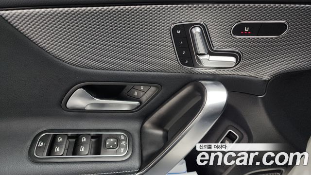 Mercedes-Benz A-Class 2020 — photo 16