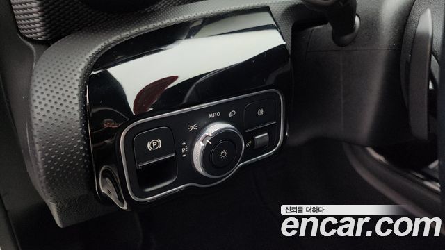 Mercedes-Benz A-Class 2020 — photo 17