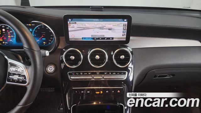 Mercedes-Benz GLC-Class 2022 — photo 14