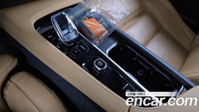 Volvo XC90 2023 — photo 9