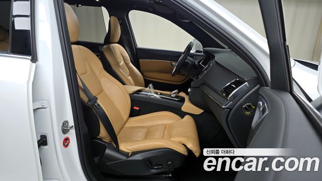 Volvo XC90 2023 — photo 10