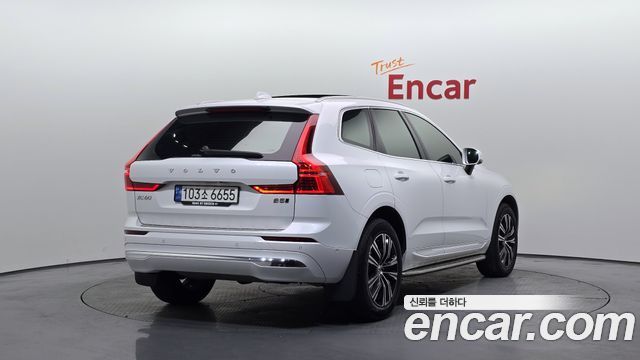 Volvo XC60 2022 — photo 2