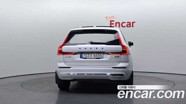 Volvo XC60 2022 — photo 4