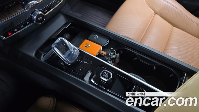 Volvo XC60 2022 — photo 9