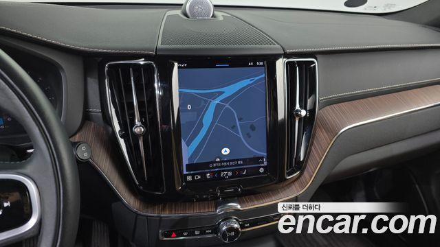Volvo XC60 2022 — photo 14