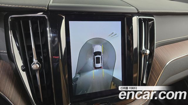 Volvo XC60 2022 — photo 15