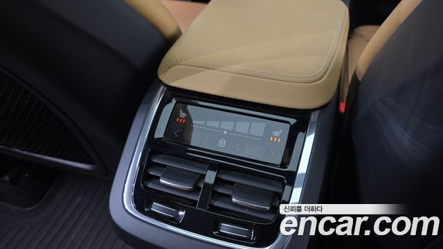 Volvo XC60 2022 — photo 18