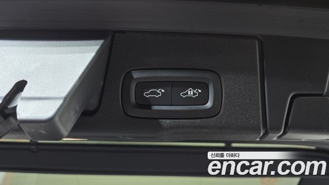 Volvo XC60 2022 — photo 20