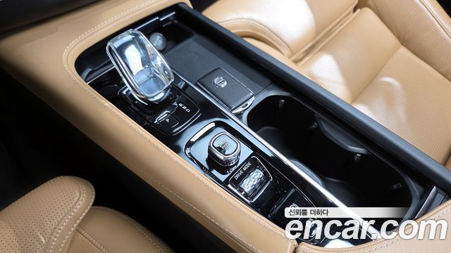 Volvo XC90 2021 — photo 9