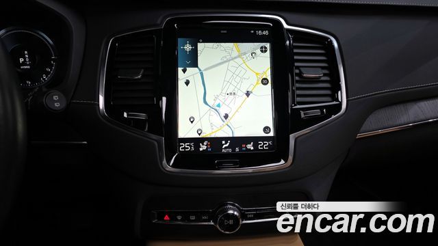 Volvo XC90 2021 — photo 14