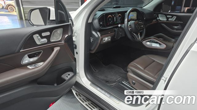 Mercedes-Benz GLE-Class 2023 — photo 11