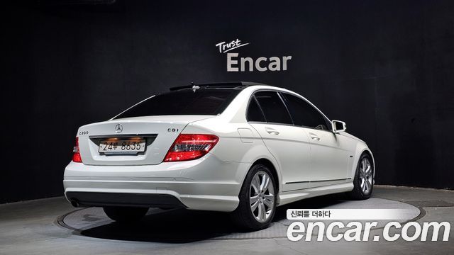 Mercedes-Benz C-Class 2011 — photo 2