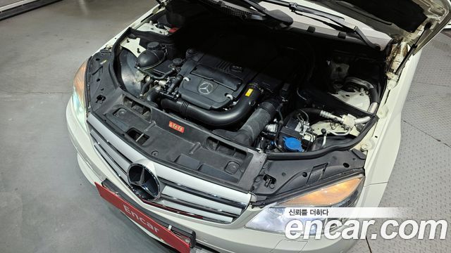Mercedes-Benz C-Class 2011 — photo 6