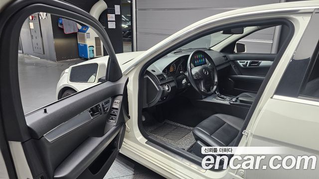 Mercedes-Benz C-Class 2011 — photo 10