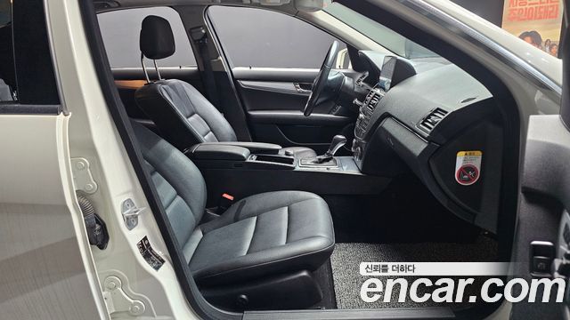 Mercedes-Benz C-Class 2011 — photo 11