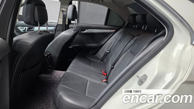 Mercedes-Benz C-Class 2011 — photo 12