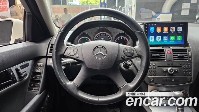 Mercedes-Benz C-Class 2011 — photo 13