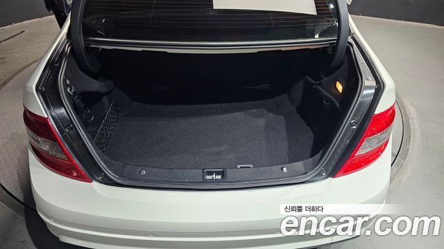 Mercedes-Benz C-Class 2011 — photo 20