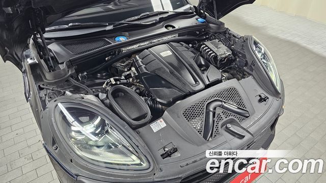 Porsche Macan 2022 — photo 6