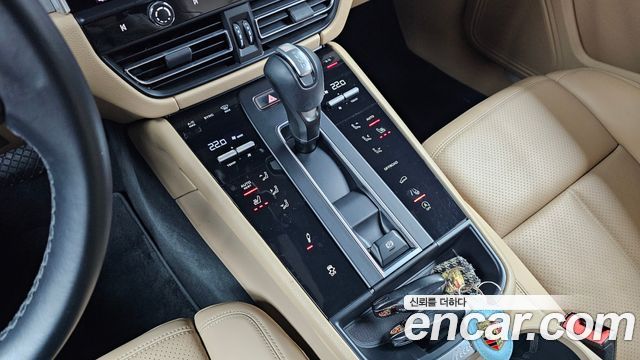 Porsche Macan 2022 — photo 9
