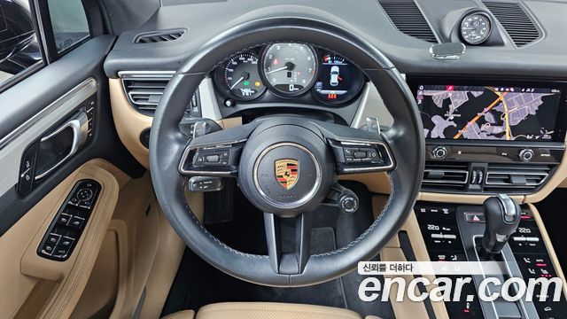 Porsche Macan 2022 — photo 13