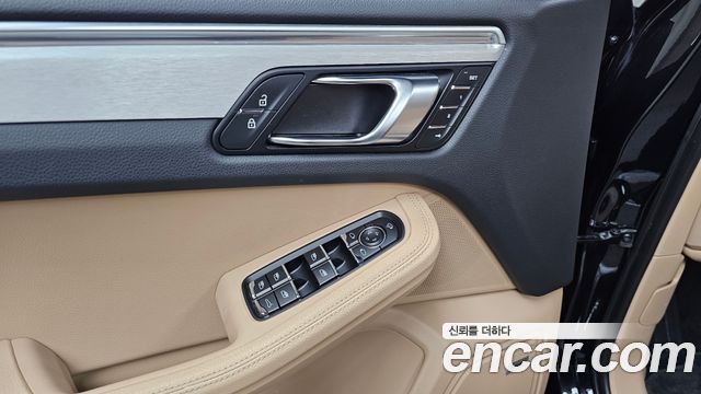 Porsche Macan 2022 — photo 14