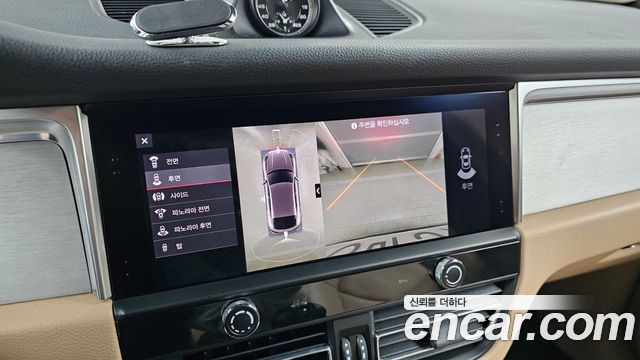 Porsche Macan 2022 — photo 17