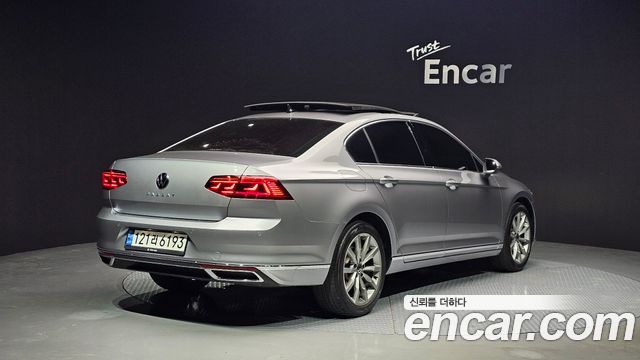 Volkswagen Passat 2022 — photo 2