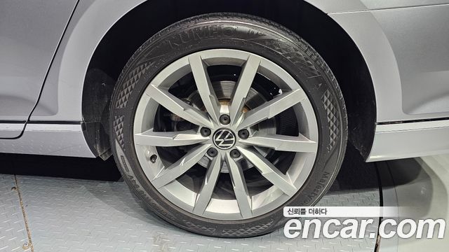 Volkswagen Passat 2022 — photo 5