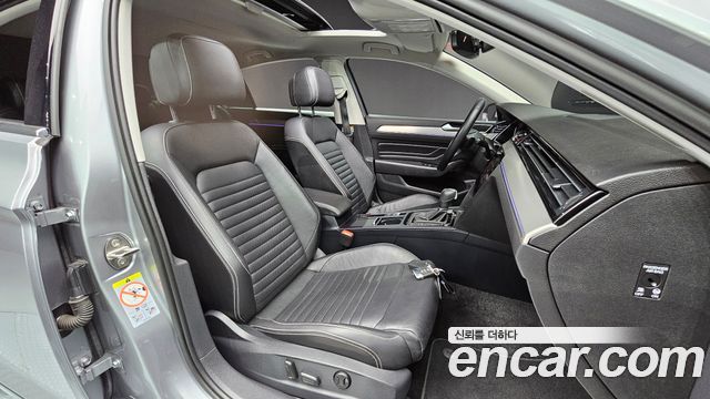Volkswagen Passat 2022 — photo 10