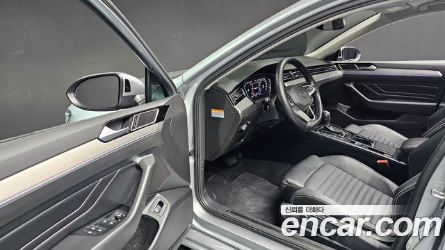 Volkswagen Passat 2022 — photo 12