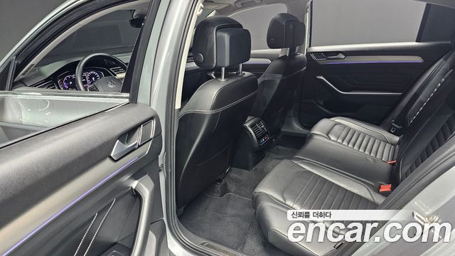 Volkswagen Passat 2022 — photo 17