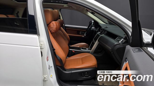 Land Rover Discovery Sport 2016 — photo 11