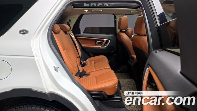 Land Rover Discovery Sport 2016 — photo 12