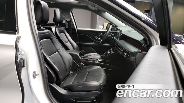 Lincoln Corsair 2021 — photo 11