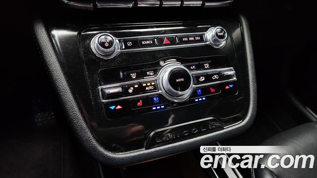 Lincoln Corsair 2021 — photo 17