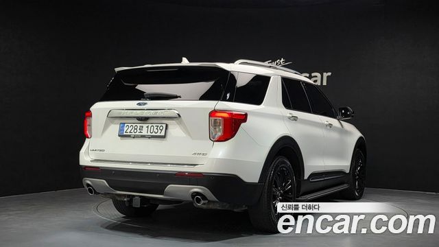 Ford Explorer 2022 — photo 2