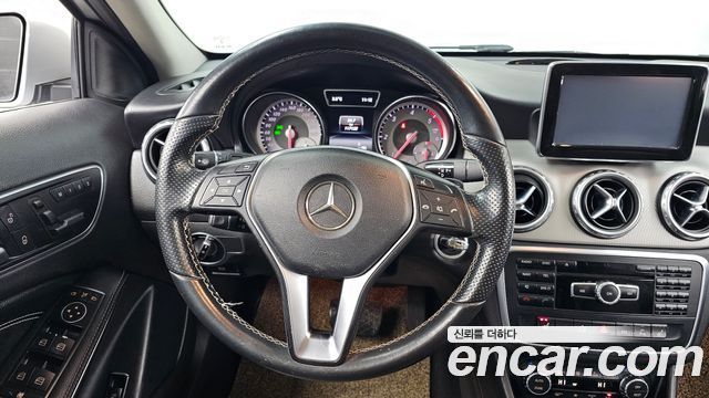 Mercedes-Benz GLA-Class 2015 — photo 12