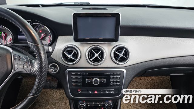 Mercedes-Benz GLA-Class 2015 — photo 13