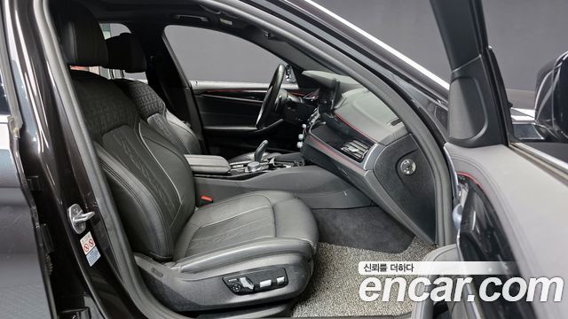BMW 5-Series 2019 — фото 11