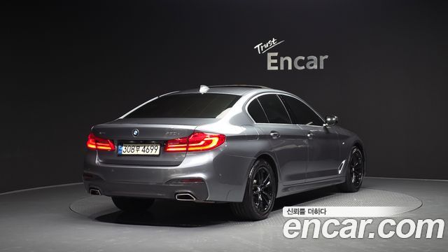 BMW 5-Series 2018 — photo 2